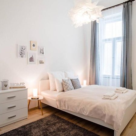 Comfy, Renewed 3 Bedroom Apt In Center บูดาเปสต์ ภายนอก รูปภาพ