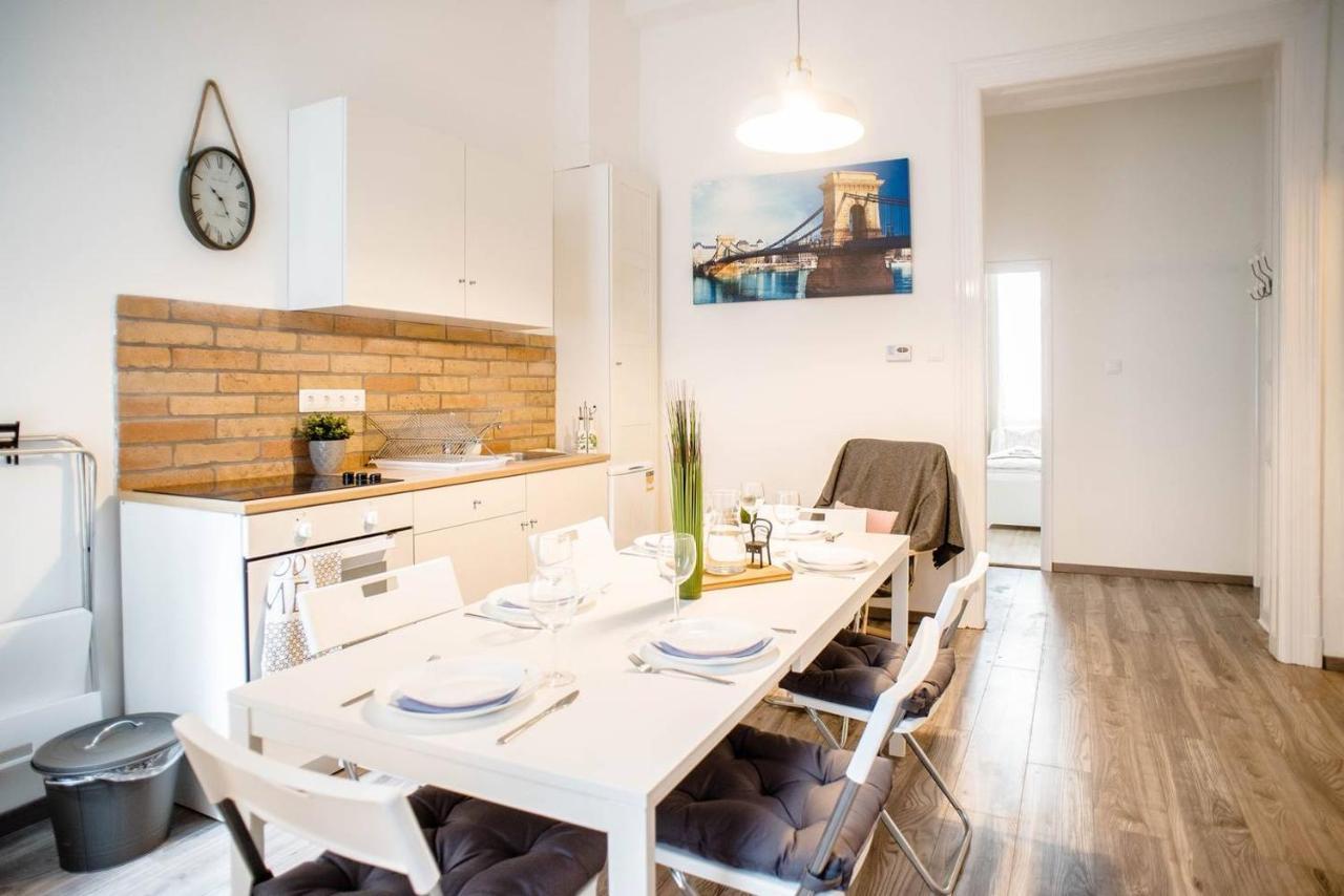 Comfy, Renewed 3 Bedroom Apt In Center บูดาเปสต์ ภายนอก รูปภาพ
