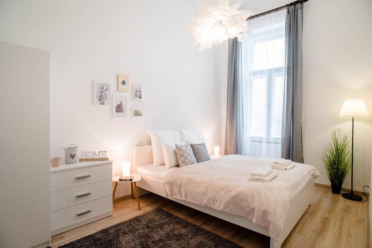 Comfy, Renewed 3 Bedroom Apt In Center บูดาเปสต์ ภายนอก รูปภาพ