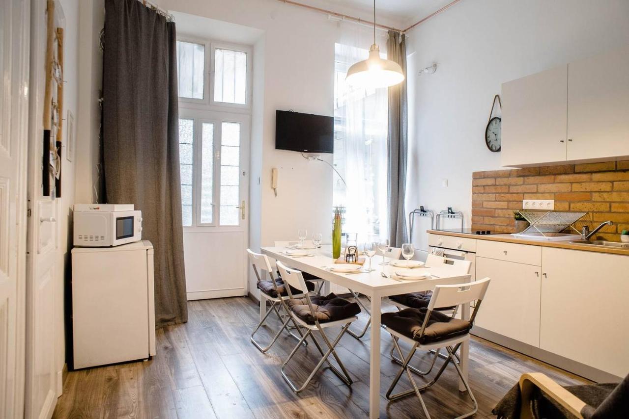 Comfy, Renewed 3 Bedroom Apt In Center บูดาเปสต์ ภายนอก รูปภาพ