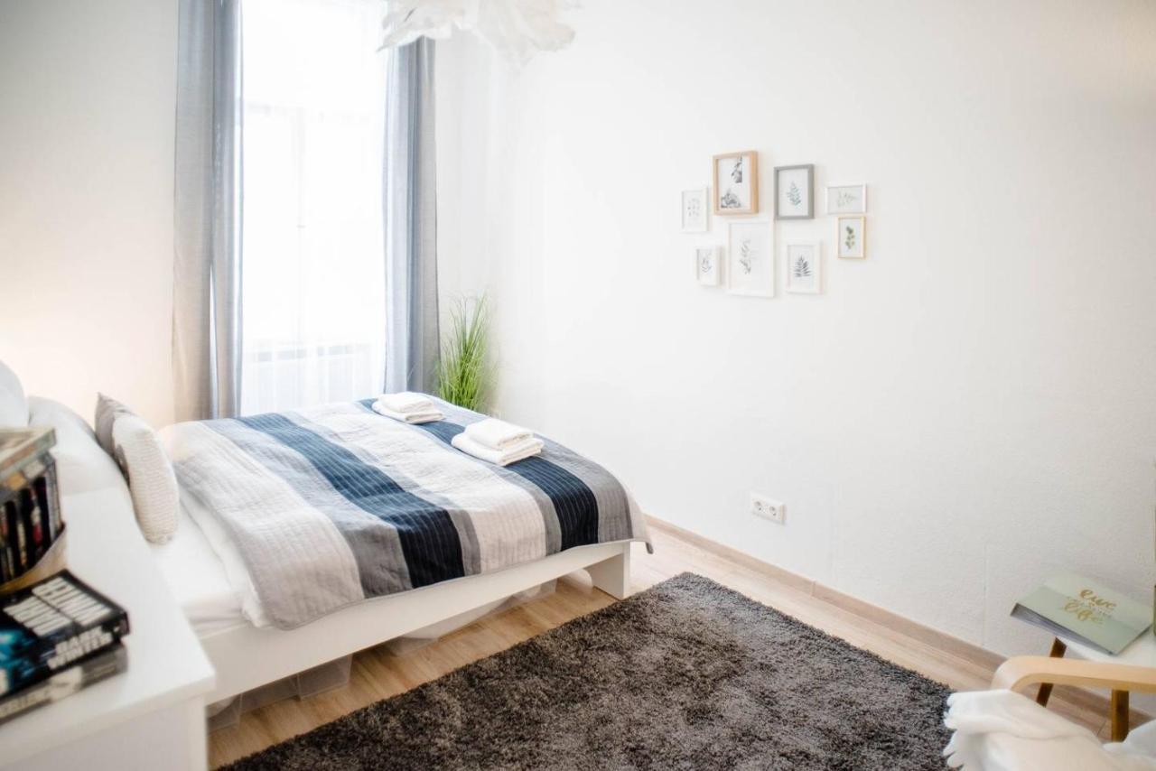 Comfy, Renewed 3 Bedroom Apt In Center บูดาเปสต์ ภายนอก รูปภาพ